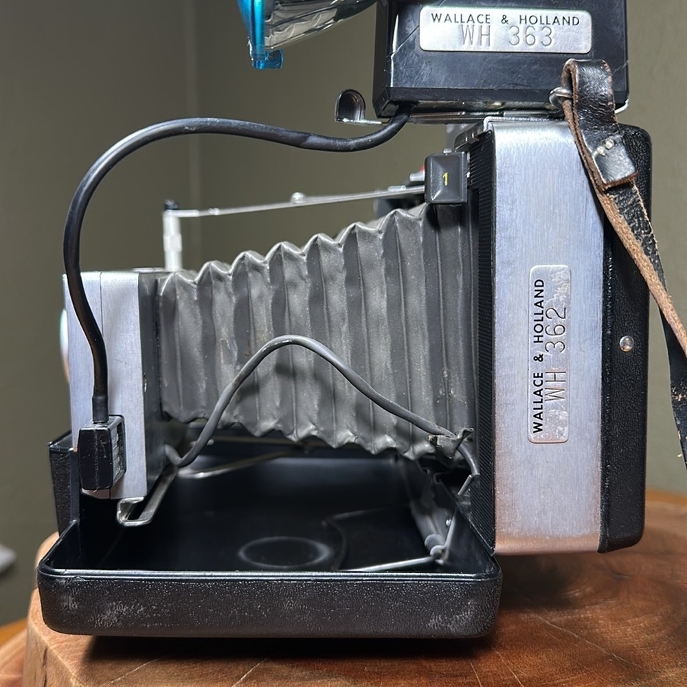 POLAROID Land Camera Automatic 100 w/ Model 268 Flash - Picture 5 of 16